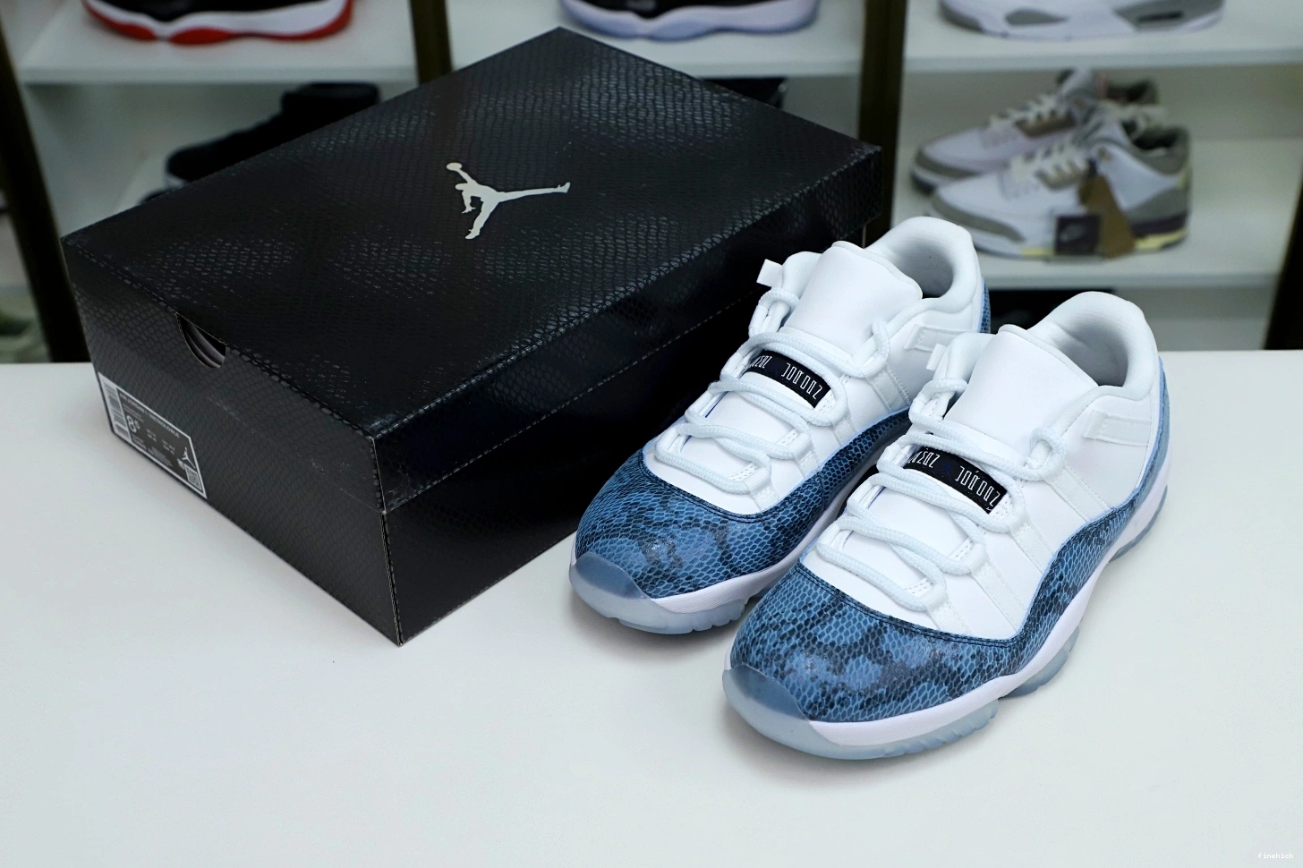Jordan Air Jordan 11 “navy snakeskin” 1102